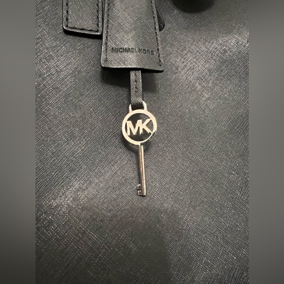 Authentic Michael Kors large Hamilton satchel - Picture 4 of 12